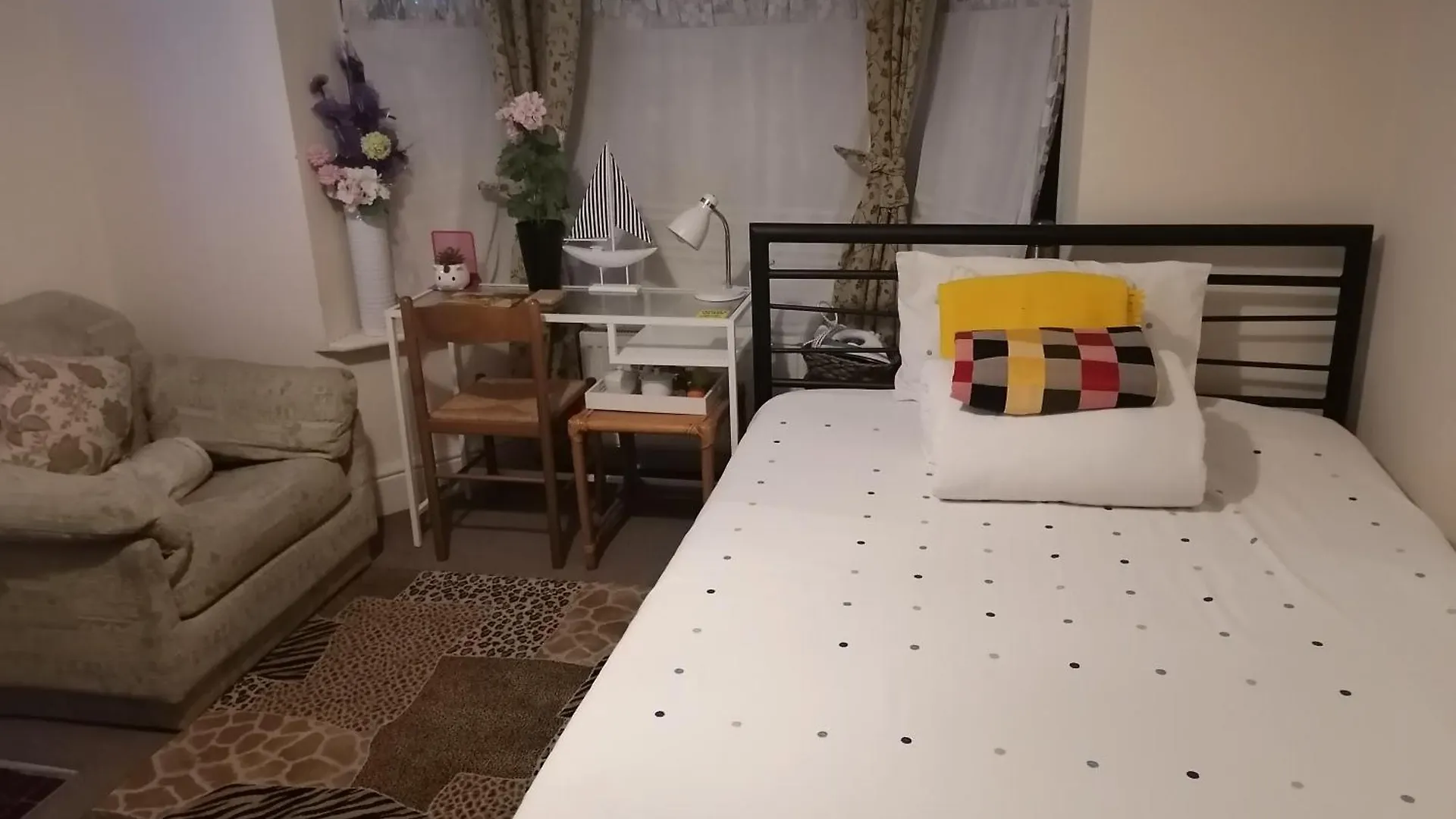 Big Private Room In Town Centre Eastleigh